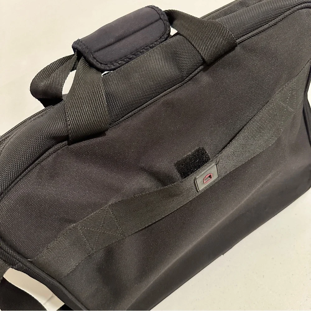 Solo Travel Sentry Check Fast Black Briefcase Laptop Style CLA314-4 Business